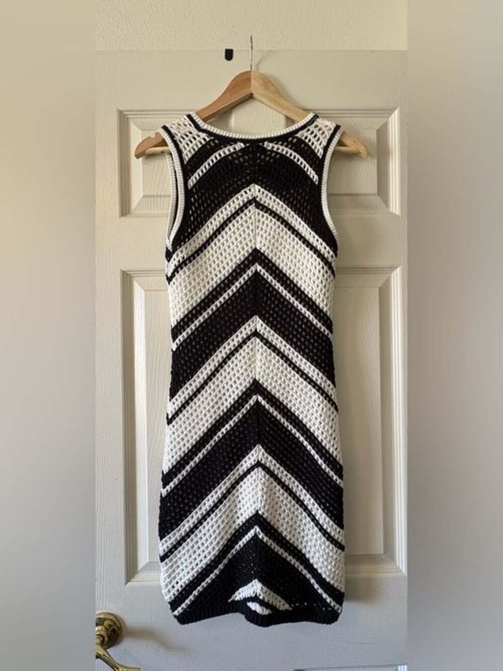 Black & White Chevron Midi Dress - Sleeveless Knit